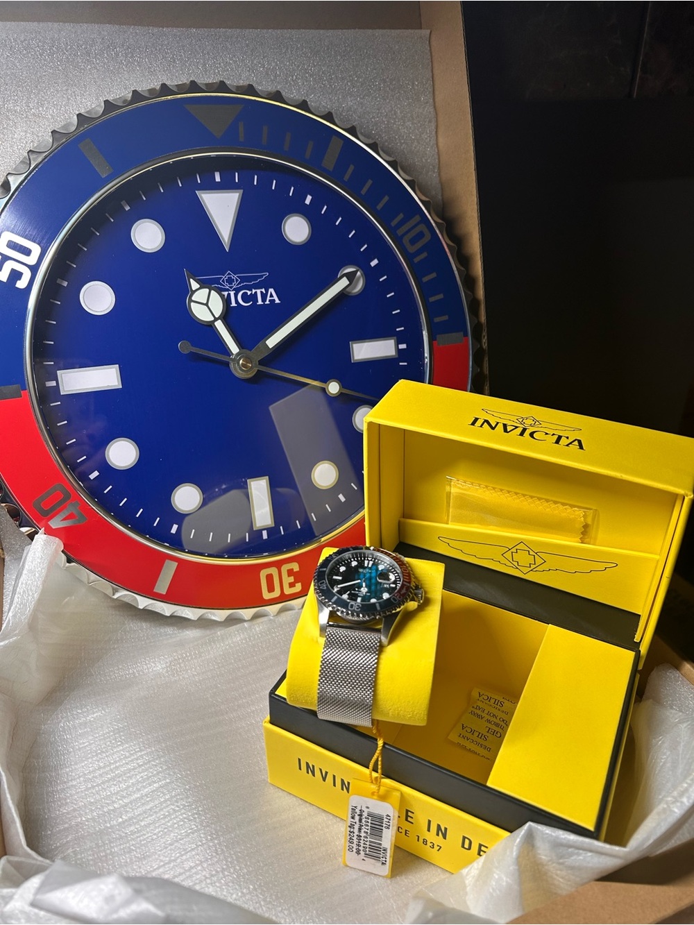 Invicta Men's Mesh Watch w/Blue Dial & Blue/Red Wall Clock